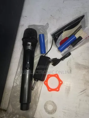 Single Wireless Microphones System Quality Sounds 70000