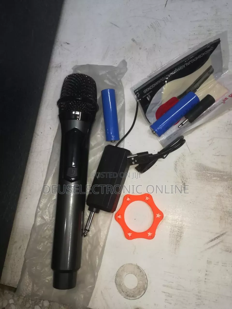 Single Wireless Microphones System Quality Sounds 70000