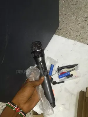 Single Wireless Microphones System Quality Sounds 70000