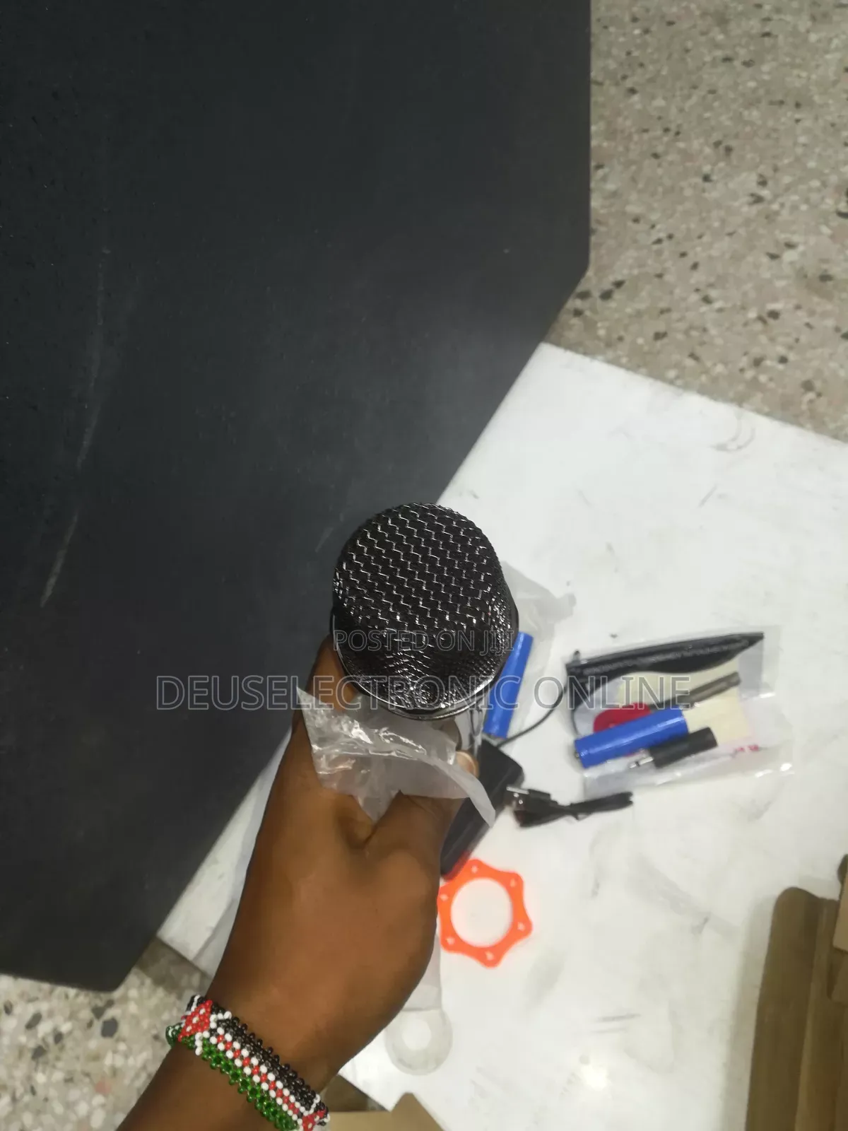 Single Wireless Microphones System Quality Sounds 70000