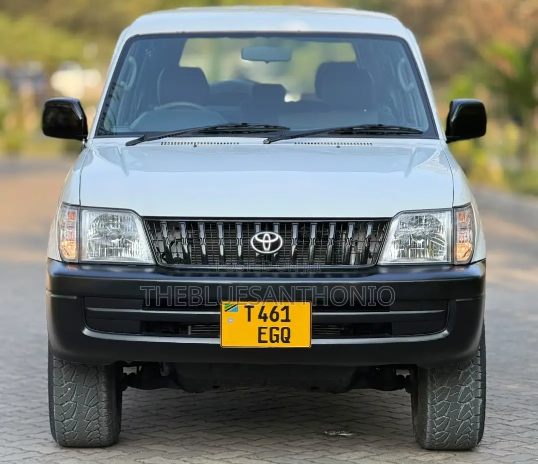 Toyota Land Cruiser Prado 2002 White