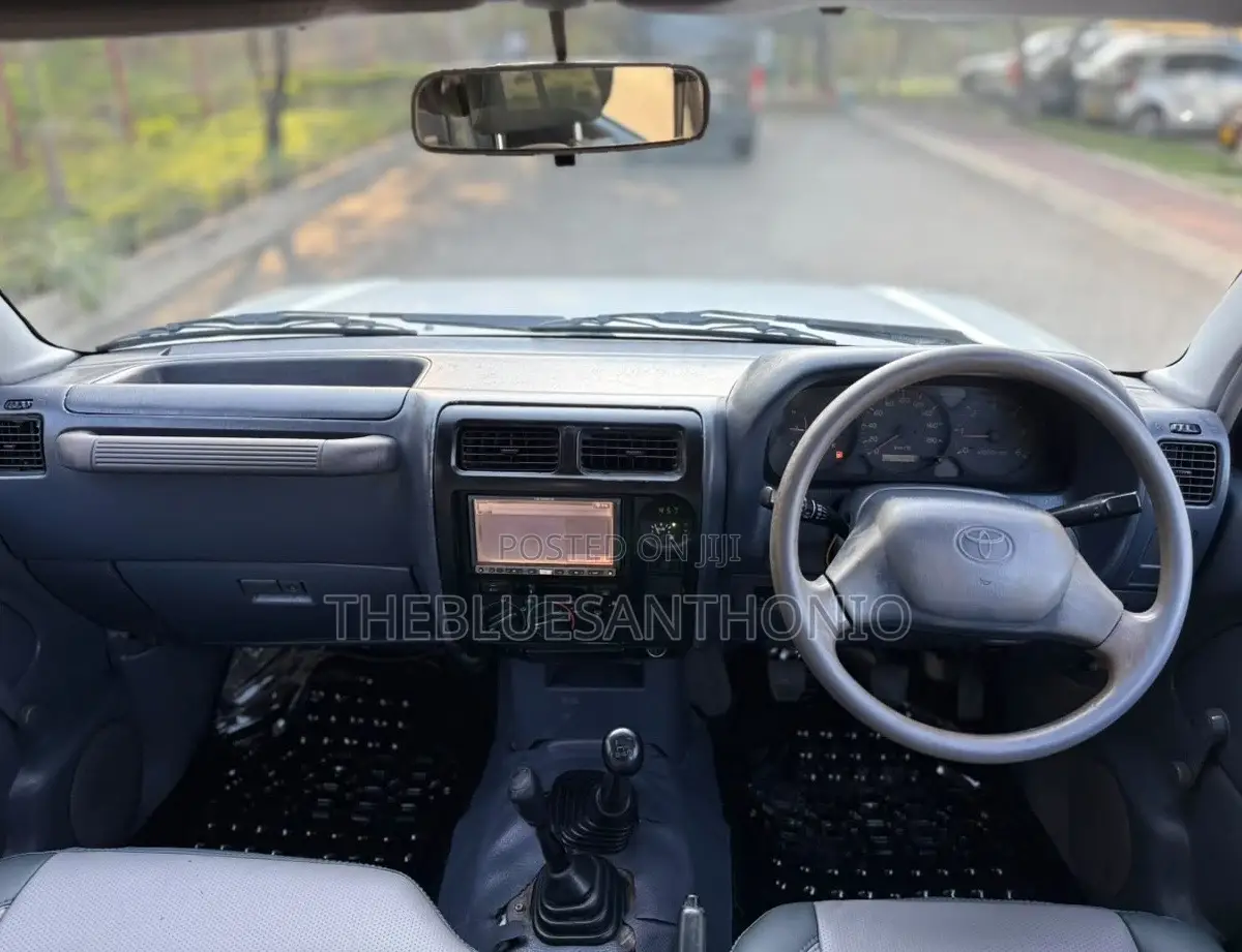 Toyota Land Cruiser Prado 2002 White
