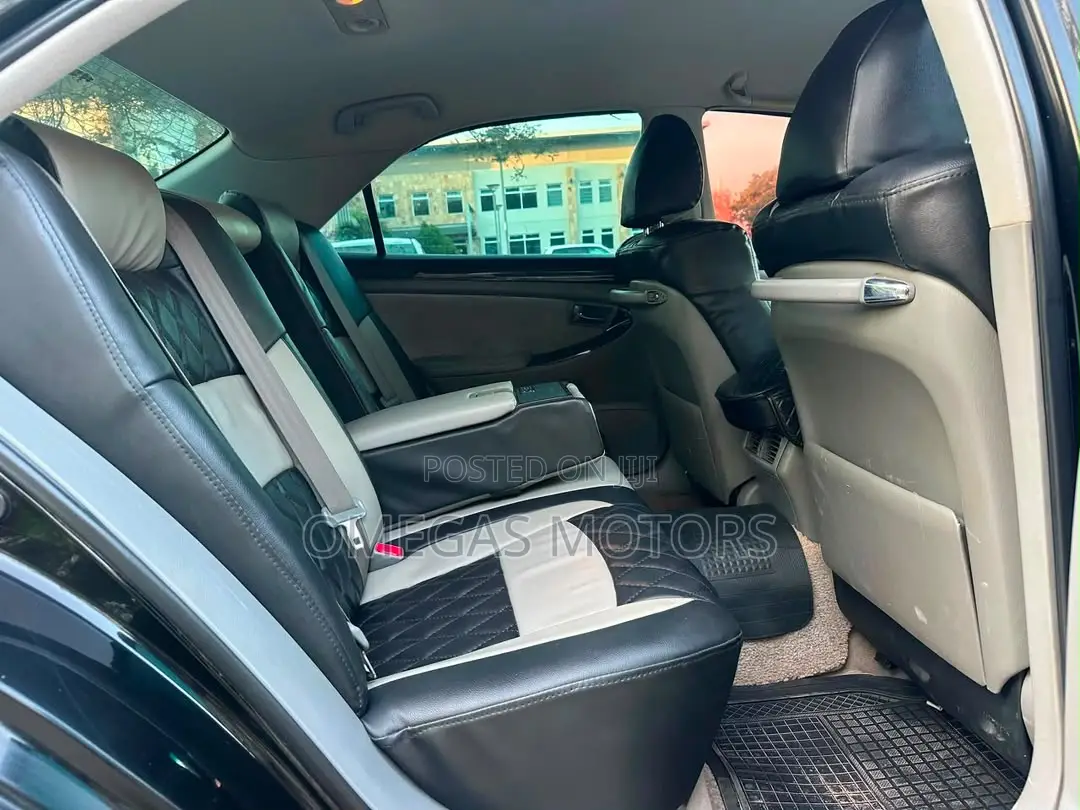 Toyota Crown Royale 2005 Black