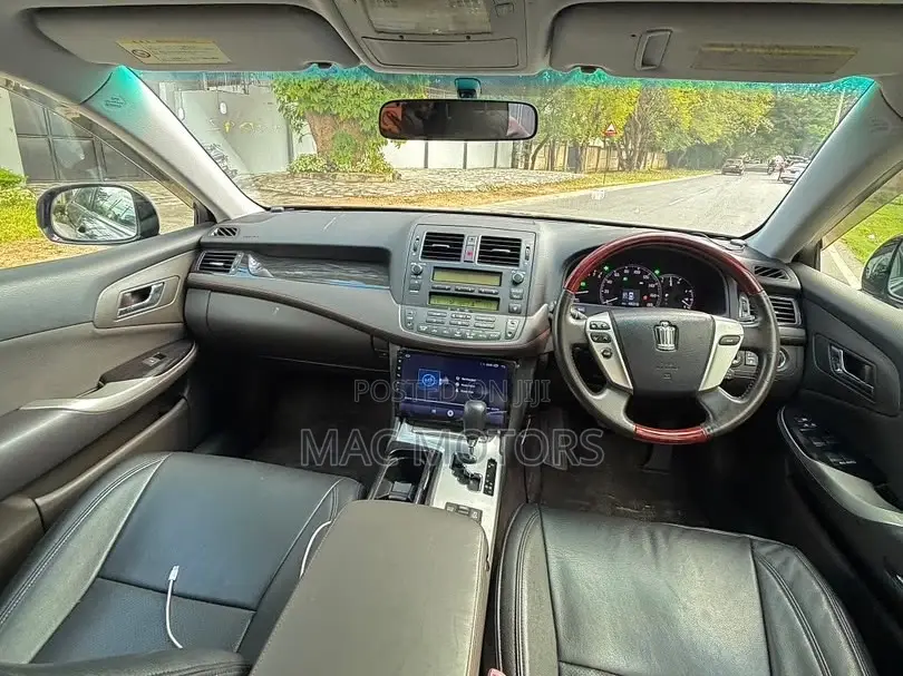 Toyota Crown 2010 Black