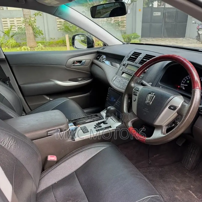 Toyota Crown 2010 Black
