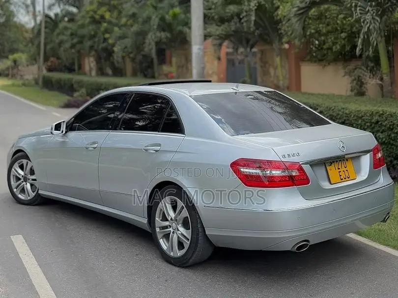 Mercedes-Benz E350 Base 4dr Sedan RWD (3.5L 6cyl 7A) 2012 Silver