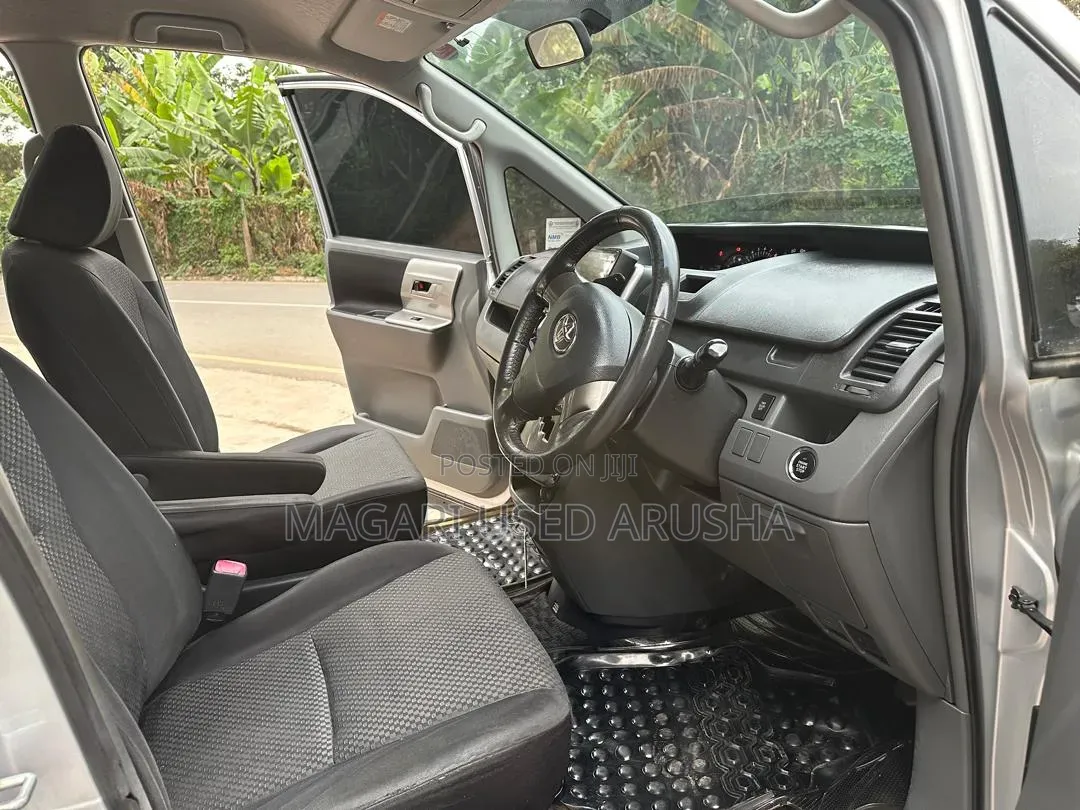Toyota Noah 2008 Silver