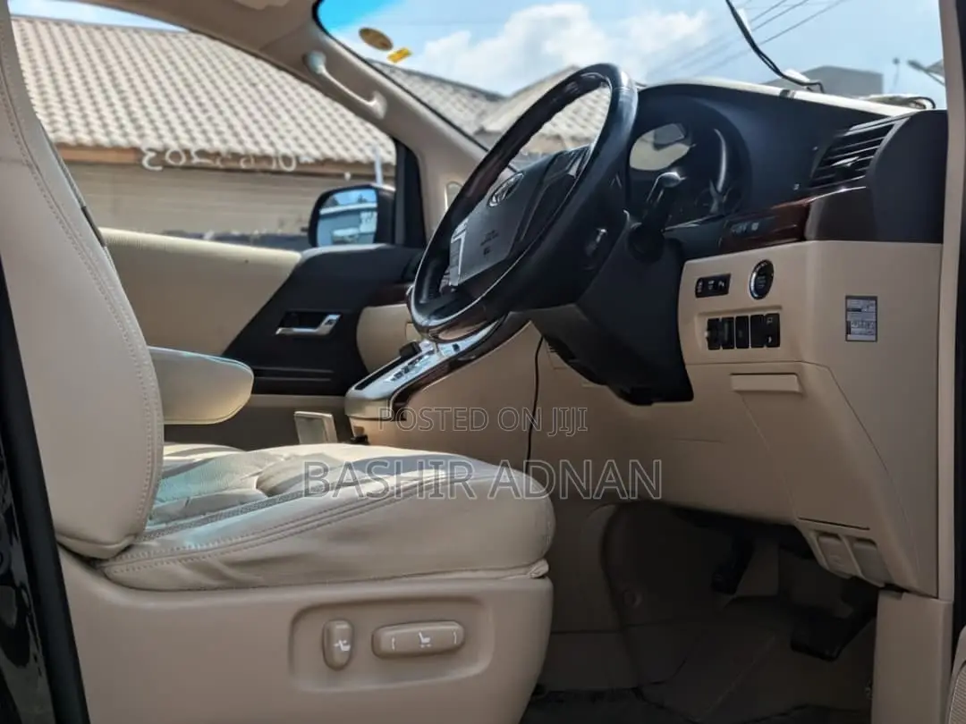Toyota Alphard 2.4 Petrol FWD 2009 Black