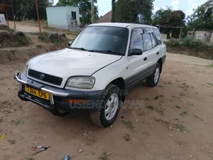 Toyota RAV4 1999 White