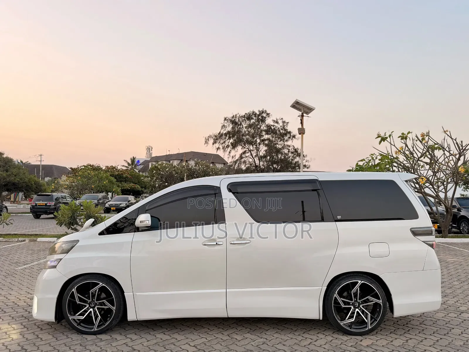 Toyota Vellfire 2010 White