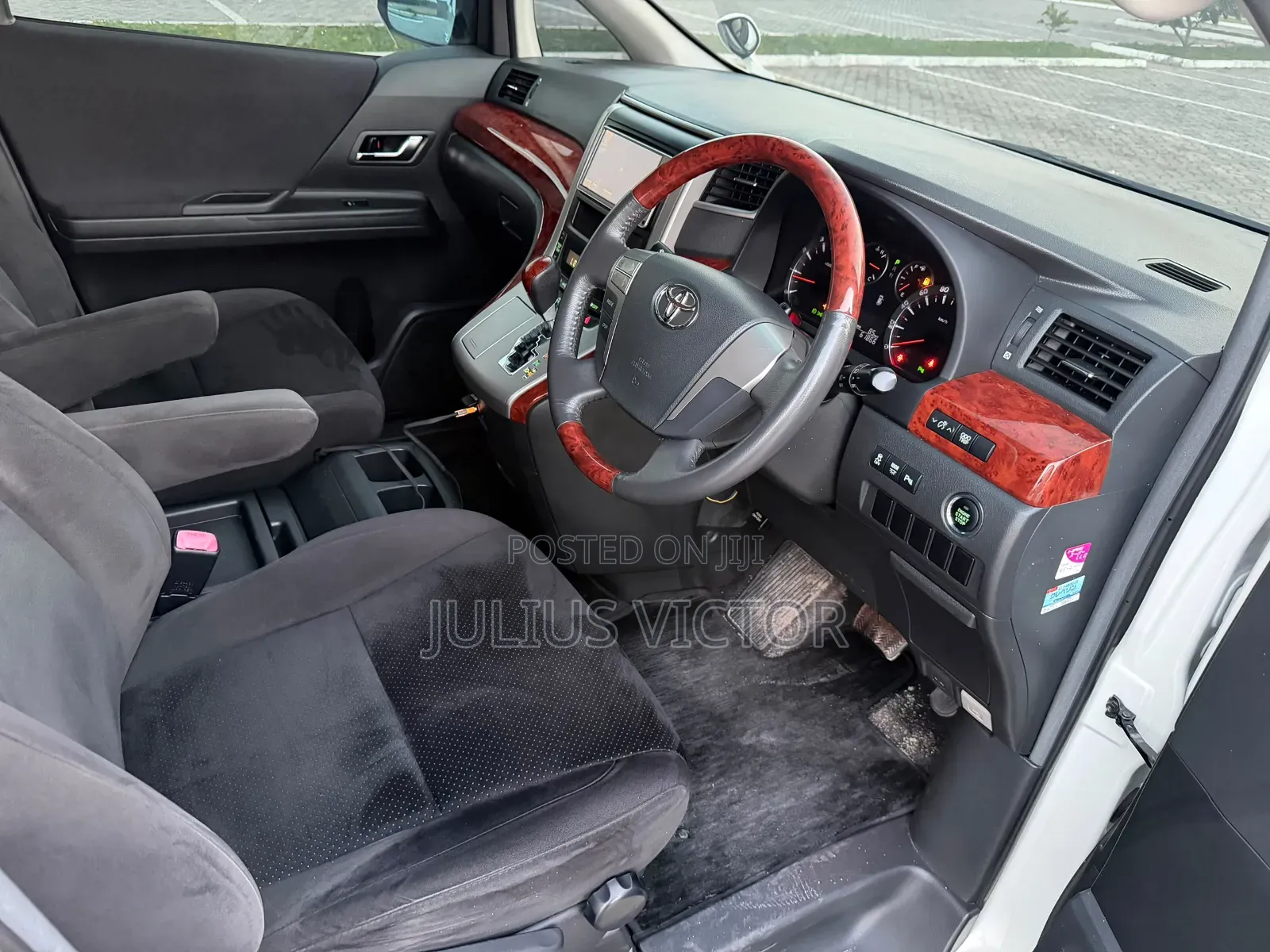 Toyota Vellfire 2010 White