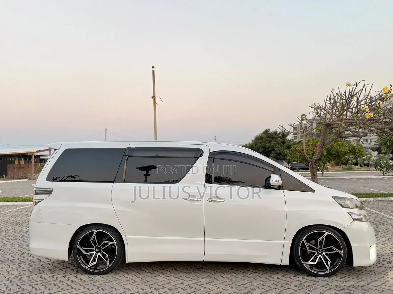 Toyota Vellfire 2010 White