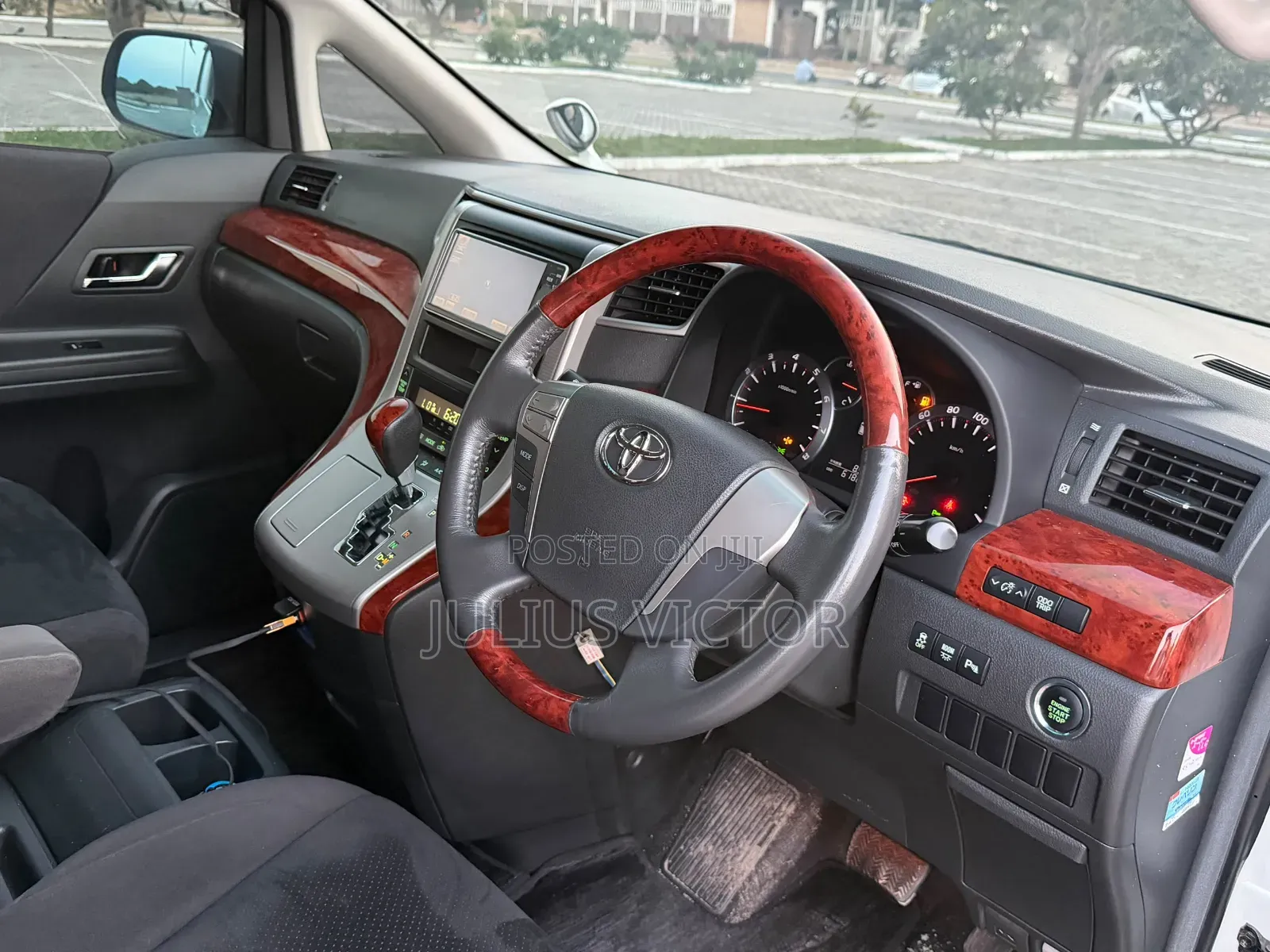 Toyota Vellfire 2010 White