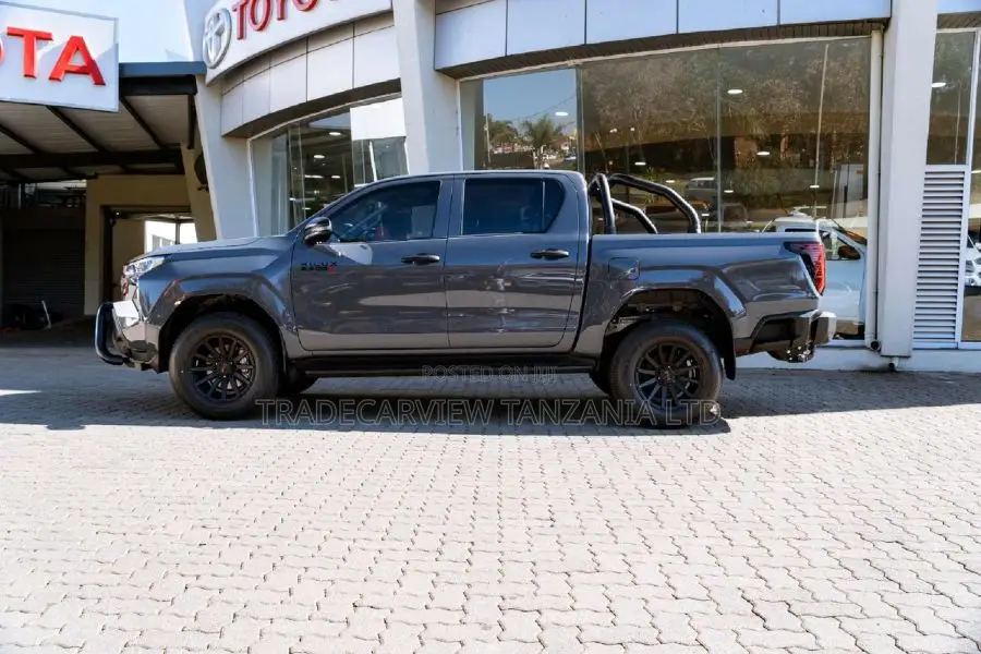 New Toyota Hilux SR (Diesel) 2026 Gray