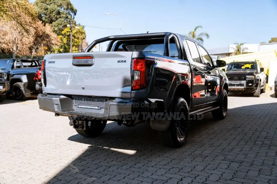 New Toyota Hilux SR (Diesel) 2026 Gray