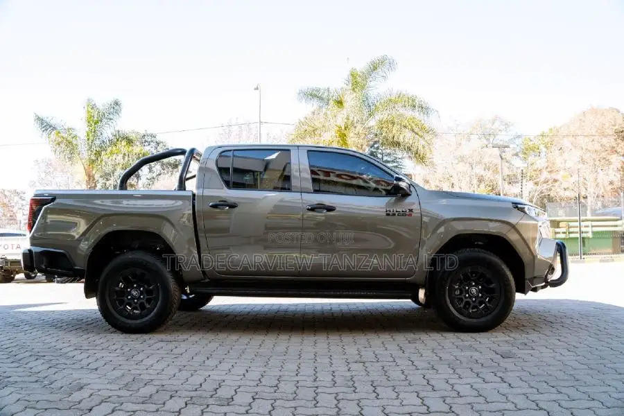 New Toyota Hilux SR (Diesel) 2026 Brown