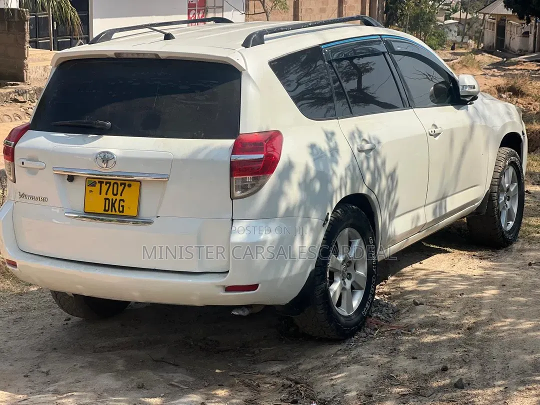 Toyota Vanguard 2009 White