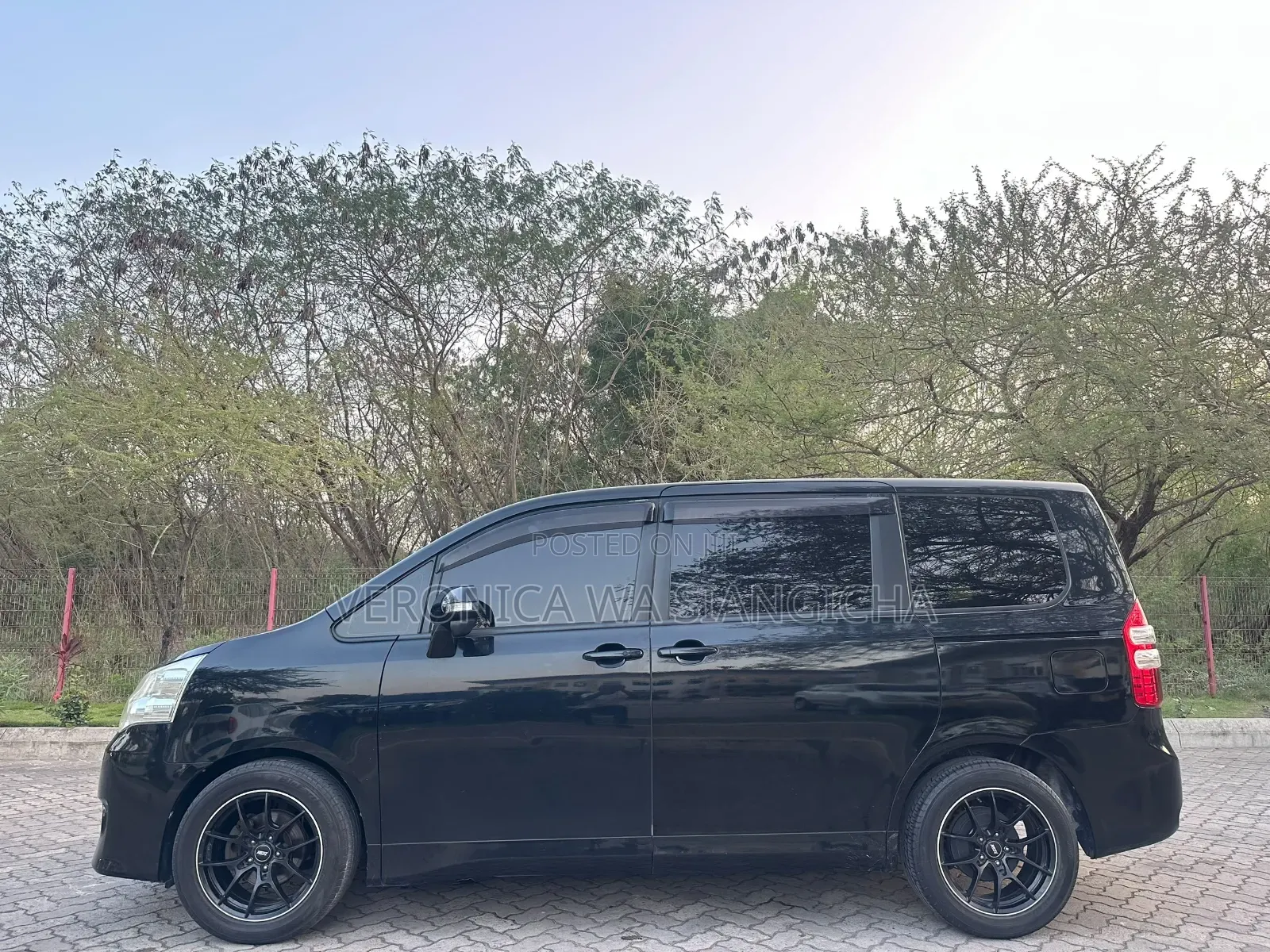 Toyota Noah 2011 Black