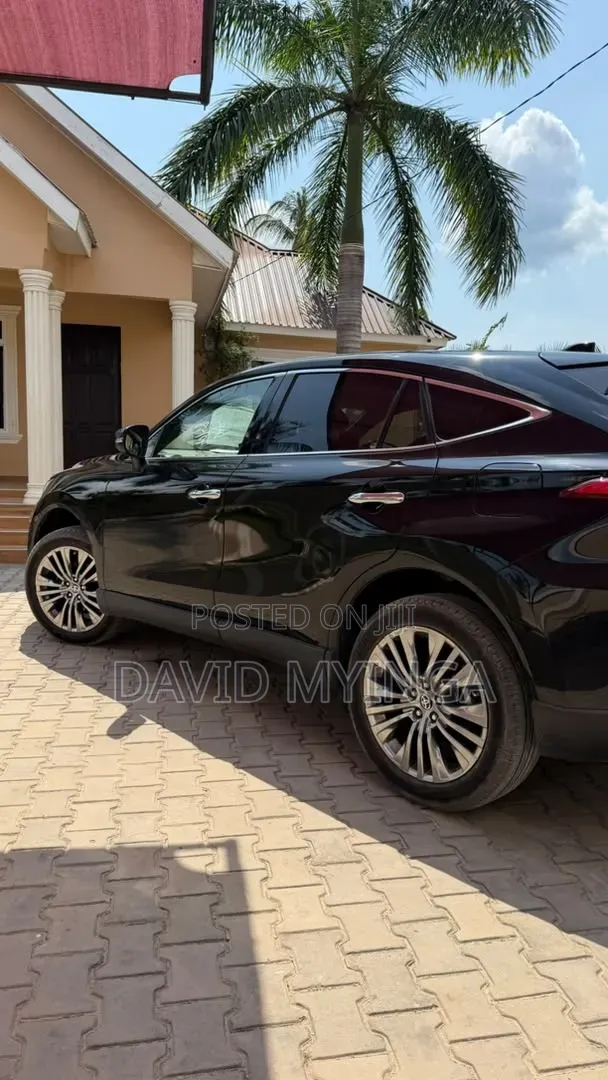 Toyota Harrier 2022 Black