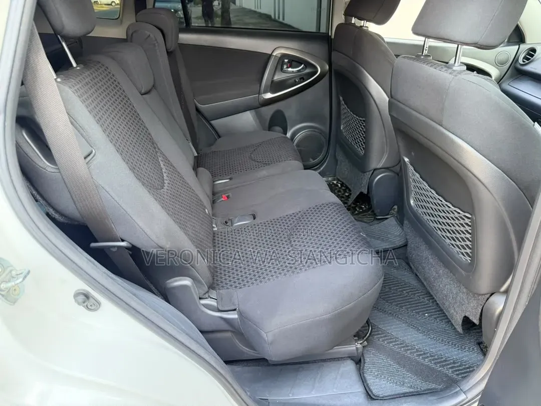 Toyota Vanguard 2011 White