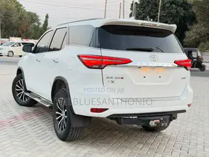 Toyota Fortuner 2022 White