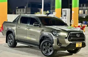 Toyota Hilux 2022 Beige