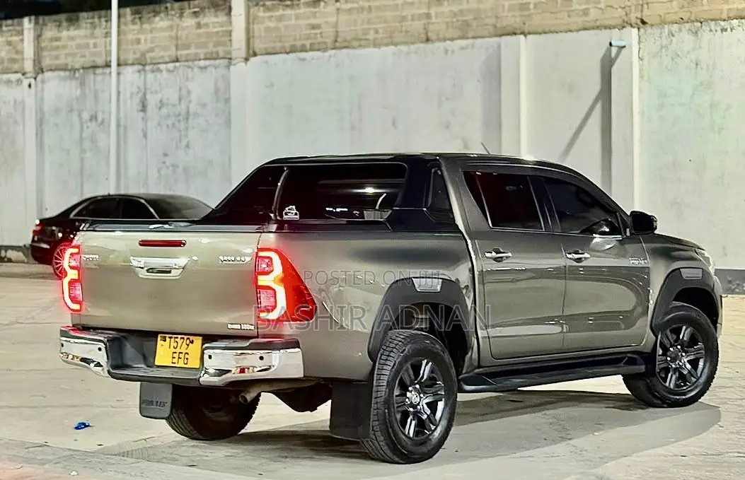 Toyota Hilux 2022 Beige