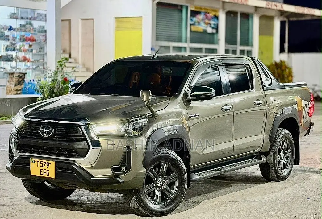 Toyota Hilux 2022 Beige