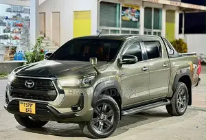 Toyota Hilux 2022 Beige