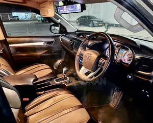 Toyota Hilux 2022 Beige