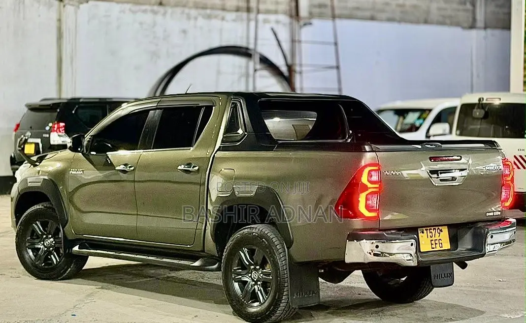 Toyota Hilux 2022 Beige