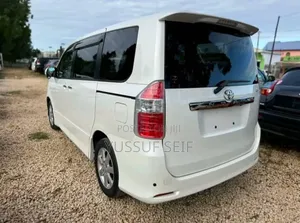 Toyota Noah 2010 White
