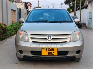 Toyota IST 2003 Gold