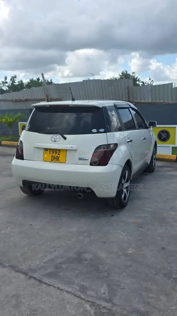 Toyota IST 2005 White
