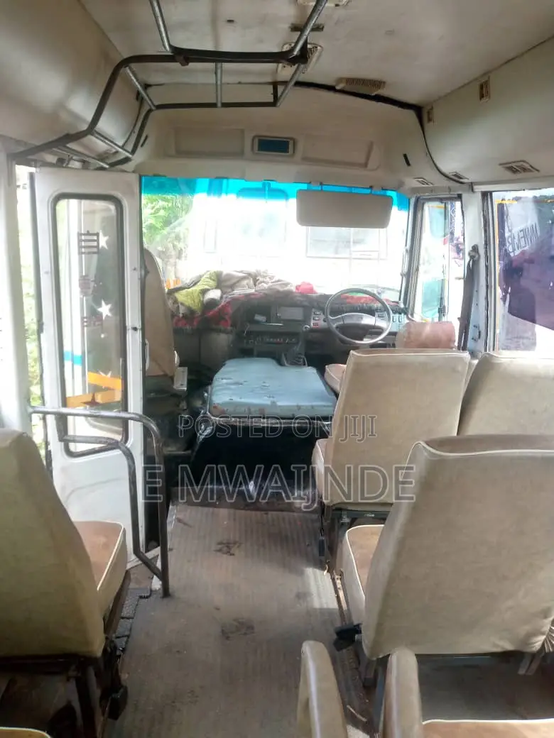 Mitsubishi Fuso Rosa 2000