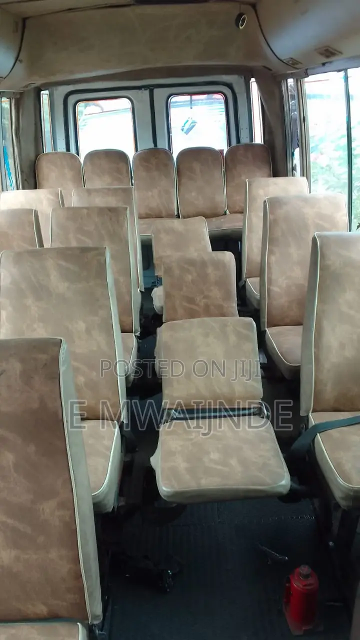 Mitsubishi Fuso Rosa 2000