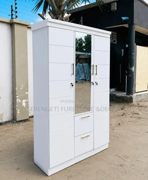 Kabati La Milango Mitatu