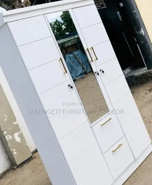 Kabati La Milango Mitatu