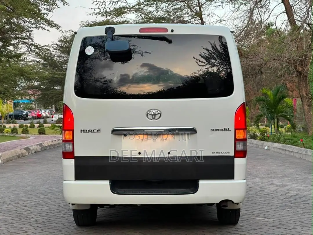 Toyota HiAce 2006 White