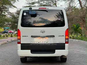 Toyota HiAce 2006 White