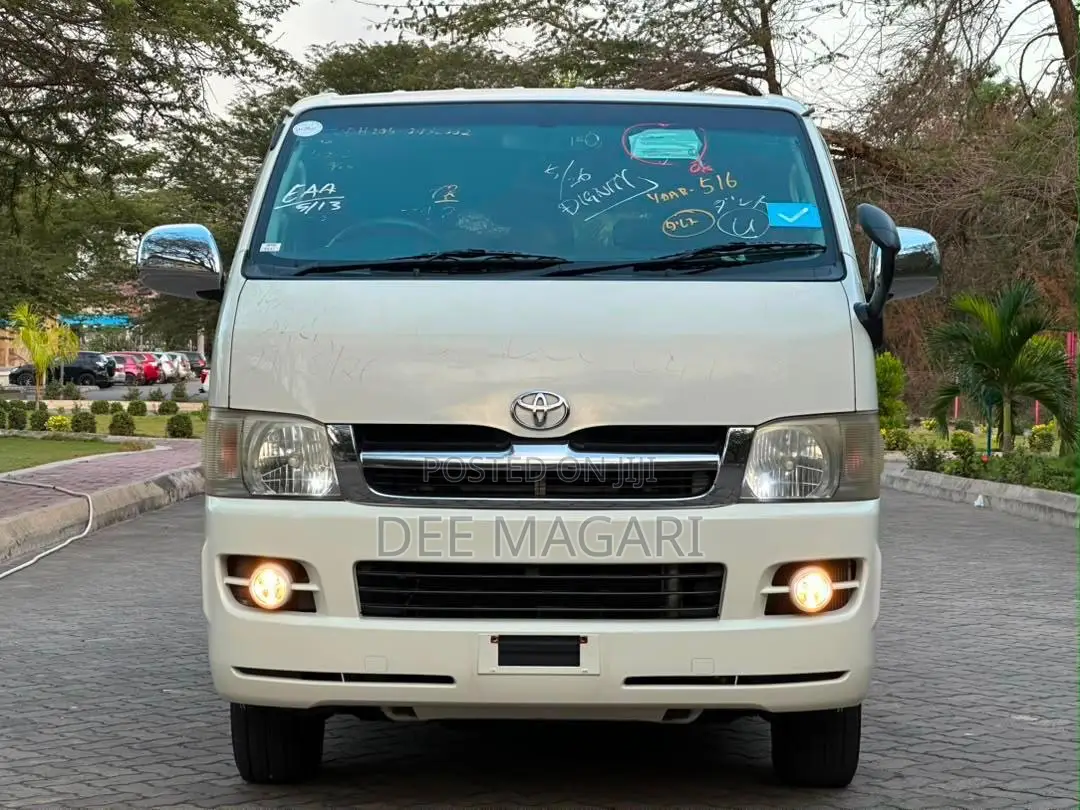 Toyota HiAce 2006 White