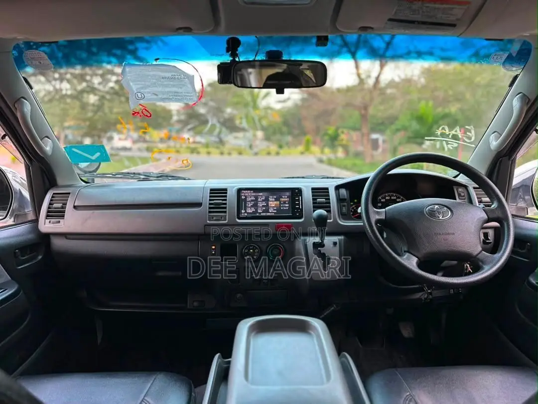 Toyota HiAce 2006 White
