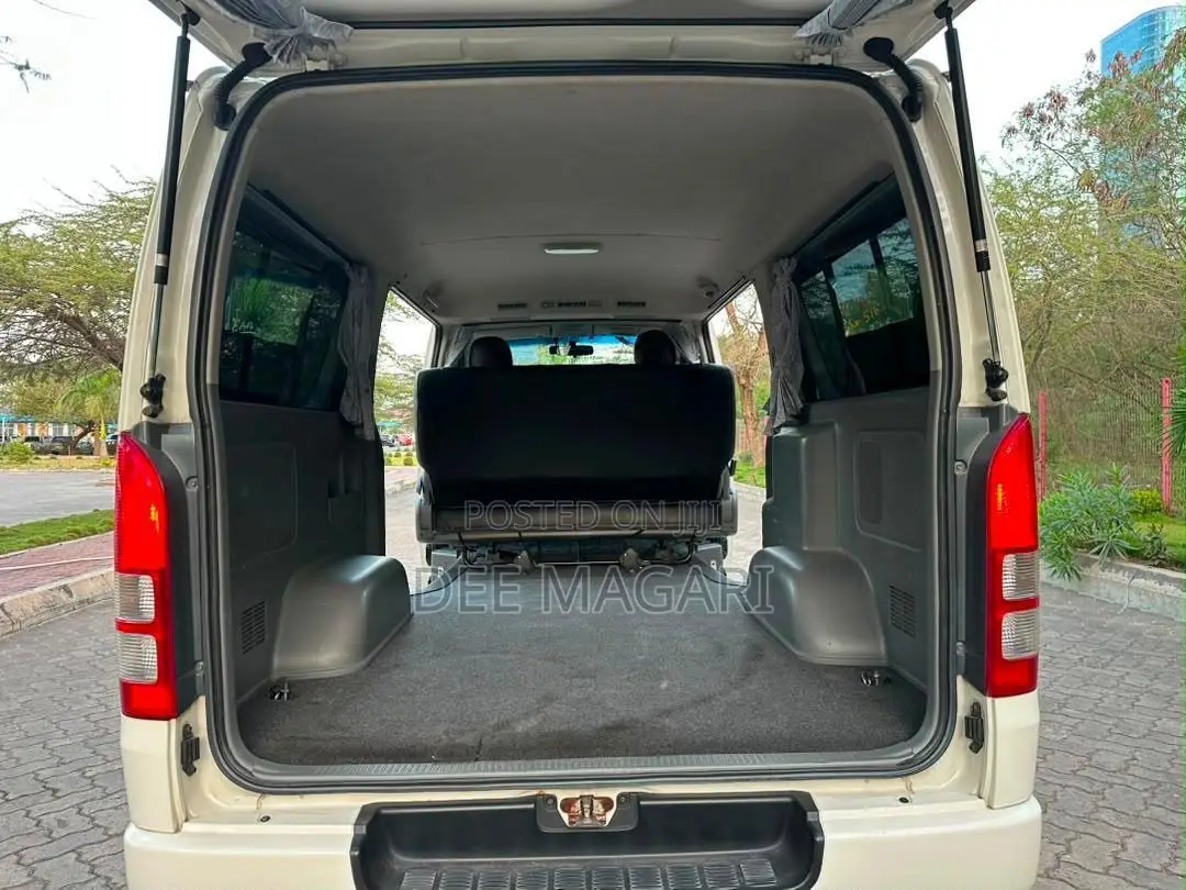 Toyota HiAce 2006 White
