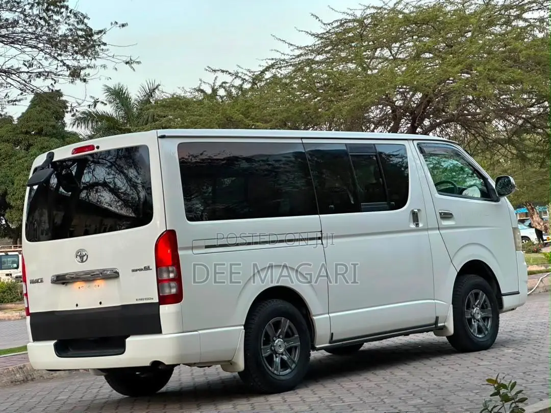 Toyota HiAce 2006 White