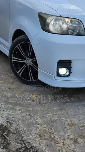 Toyota Corolla Rumion 2009 White
