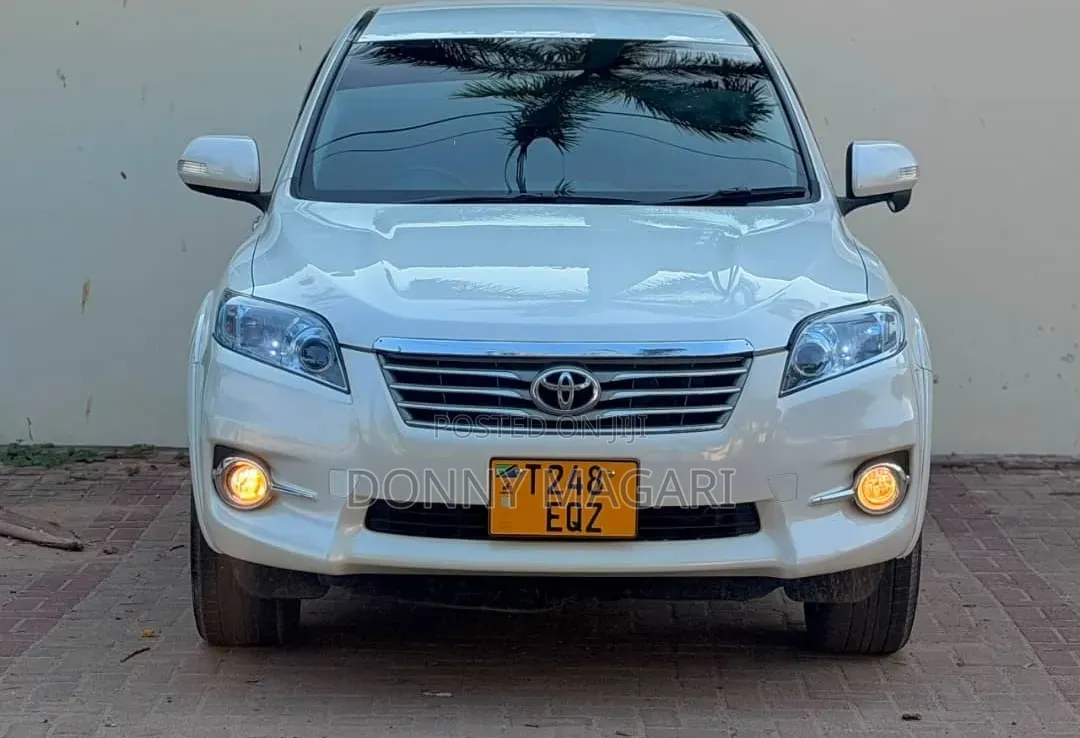 Toyota Vanguard 2011 White
