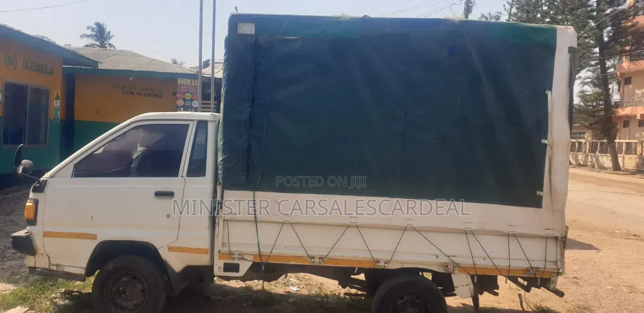 Toyota TownAce 2002 White