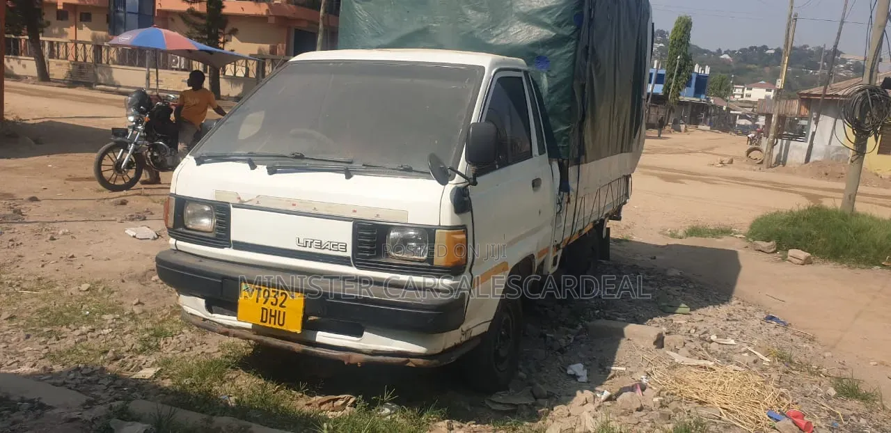 Toyota TownAce 2002 White