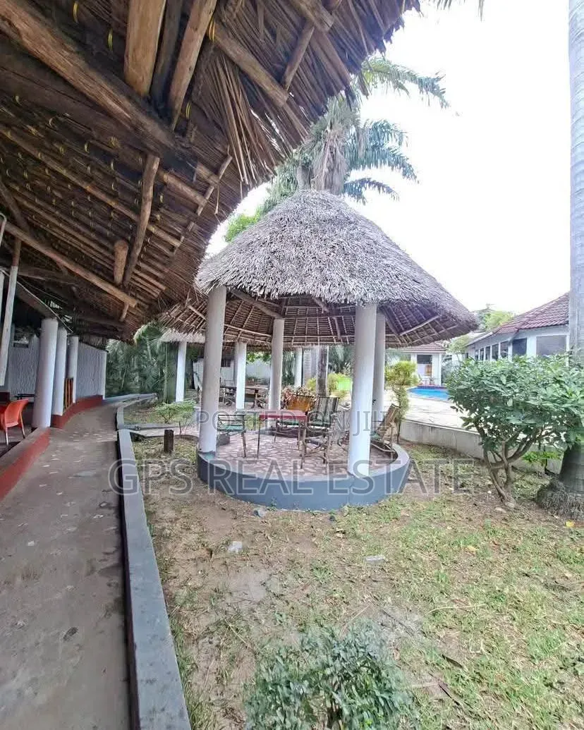 9bdrm House in Kawe Beach, Kinondoni for sale