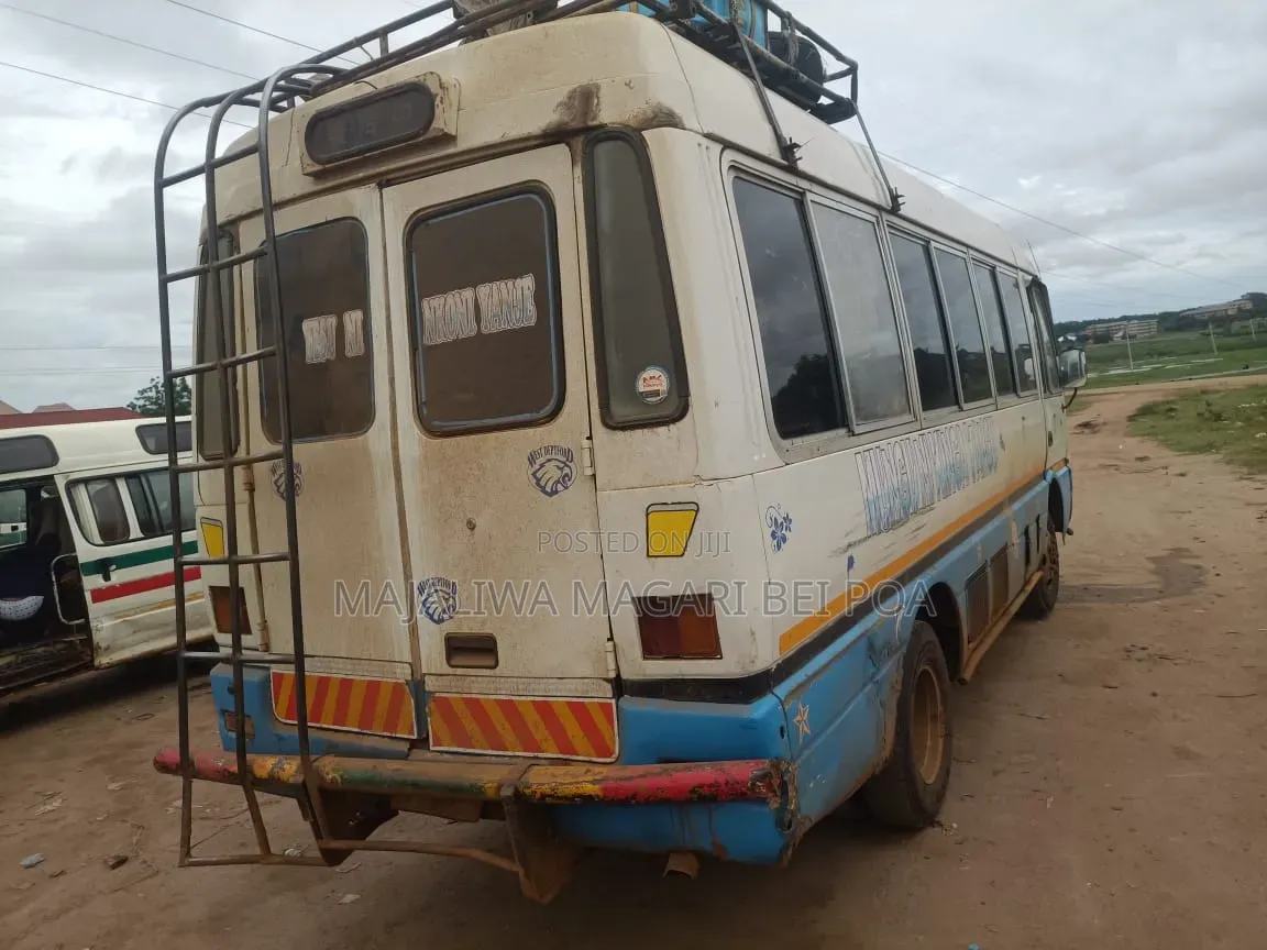 Mitsubishi Fuso Rosa 2004 White